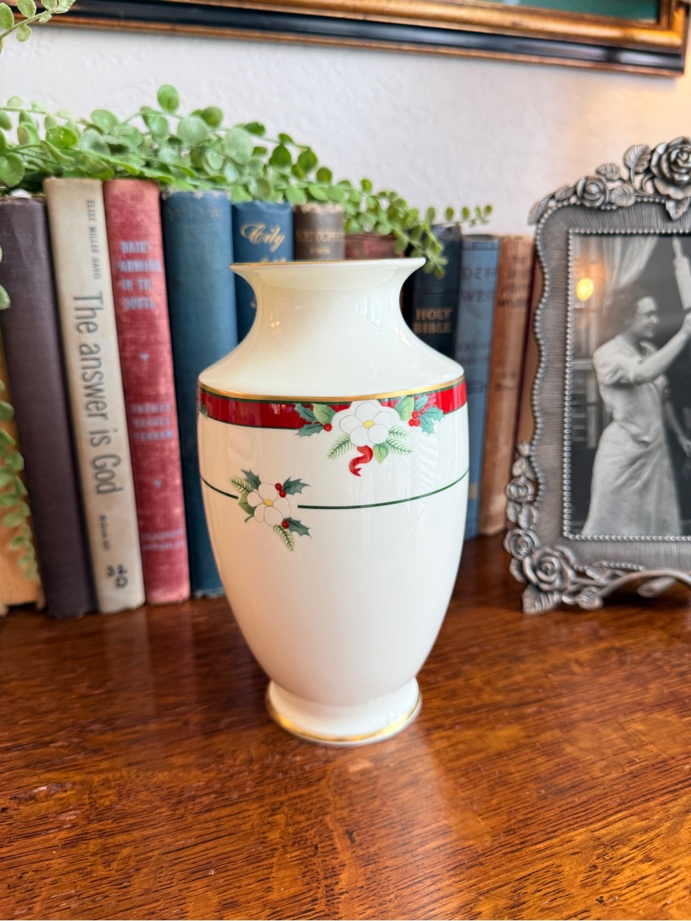 Pfaltzgraff Cream Festive Floral Bone China Christmas Vase - Picture 10 of 13